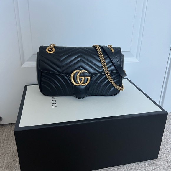 Gucci GG MARMONT MEDIUM SHOULDER BAG - BLACK - Picture 2 of 10